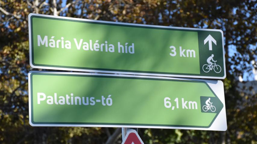 Esztergom SUMP kerékpáros jelzőtáblák