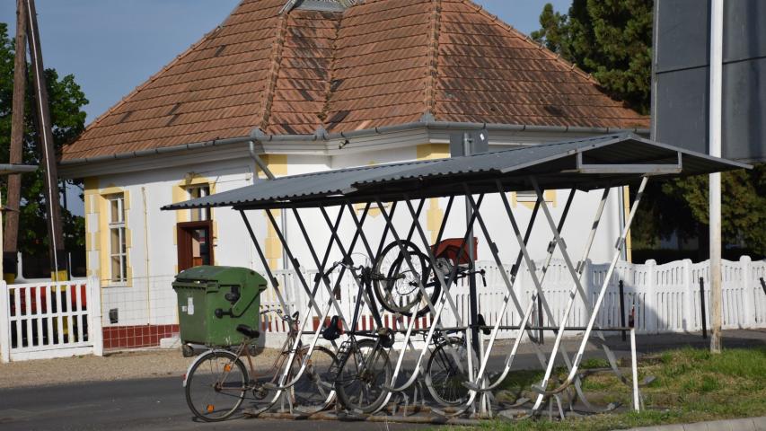  Vásárosnamény, kerékpártámaszok vasútállomás - Vásárosnamény SUMP